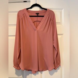 Ann Taylor Elegant V-Neck Women's Blouse in Soft Deep Blush Size L